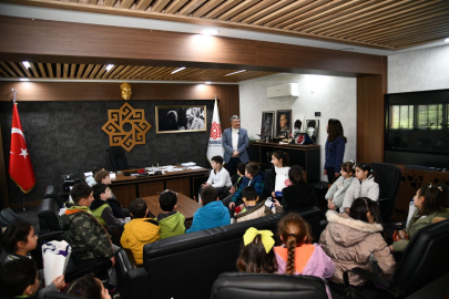 KARESİ’DE MİNİKLER YEREL YÖNETİMLERİ ÖĞRENDİ