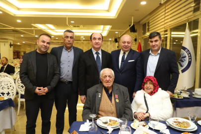 GÖNEN’DE PROTOKOL VE VATANDAŞLAR AYNI SOFRADA