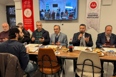 İL MÜFTÜSÜ YAŞAR GENÇLERLE İFTARDA BULUŞTU