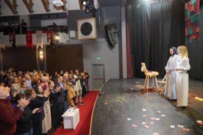 AYVALIK KADIN OYUNLARI FESTİVALİ ALTINCI KEZ PERDELERİNİ AÇTI