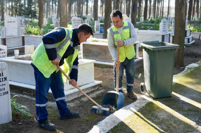 BURHANİYE’DE MEZARLIKLAR BAYRAMA HAZIRLANIYOR