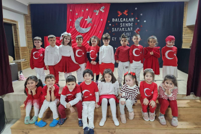 BANDIRMA’DA MİNİKLER ÇANAKKALE ZAFERİ İÇİN SAHNE ALDI