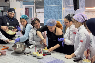 BURHANİYE UYGULAMALI BİLİMLER FAKÜLTESİ ÖĞRENCİLERİ ÇİKOLATA ATÖLYESİNDE BULUŞTU