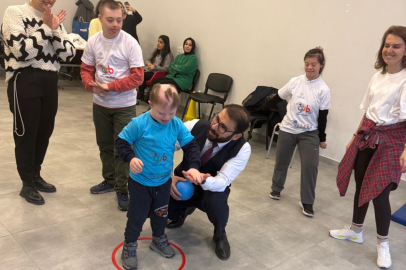 +1 FARKLA SEVGİNİN EN GÜZEL HÂLİ