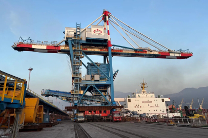 OYAK Denizcilik’ten bir ilk: Yapay zeka destekli akıllı vinçler, İsdemir Limanı’nda