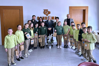 MİRZA, BANDIRMALI MİNİK ÖĞRENCİLERE YEREL YÖNETİMİ ANLATTI