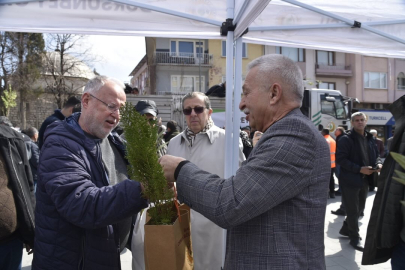 DURSUNBEY’DE 6 BİN 900 FİDAN VATANDAŞLARA DAĞITILDI