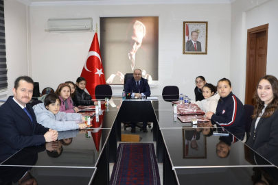 SUSURLUK’TA ÖĞRENCİLERDEN KAYMAKAM GÜLEN’E ZİYARET