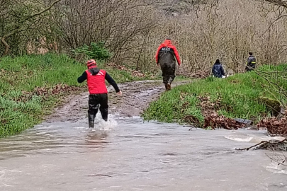 ATV’Lİ İKİ KİŞİ EKİPLER TARAFINDAN KURTARILDI