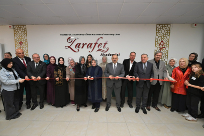 BALIKESİR’DE ZARAFET AKADEMİ VE EDEBİYAT ATÖLYESİ AÇILDI