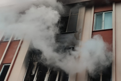 BANDIRMA’DA APARTMAN YANGINI: 5 KİŞİ TAHLİYE EDİLDİ