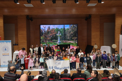 BANDIRMA’DA MİNİK SEYİRCİLERE “AY IŞIĞI ADASI” TİYATROSU