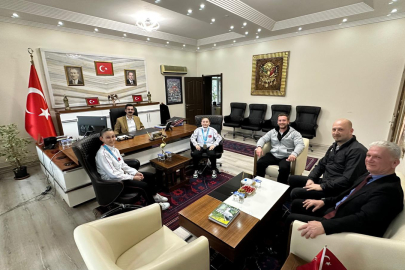 MANYASLI ŞAMPİYON SPORCULARDAN KAYMAKAMLIK ZİYARETİ