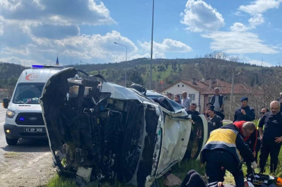 Bilecik Pazaryeri'nde korkutan kaza: 2 yaralı