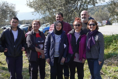 EDREMİT MYO’DA ÖĞRENCİLER ZEYTİN ÜRETİMİNİ SAHADA ÖĞRENDİ