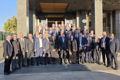 AK PARTİ’DEN AYVALIK’TA GENİŞ KATILIMLI TOPLANTI