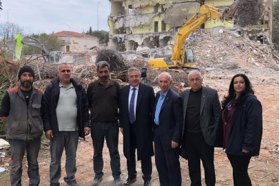 BANDIRMA’DA ESKİ SSK HASTANESİ YIKIMIN SONUNA GELİNDİ