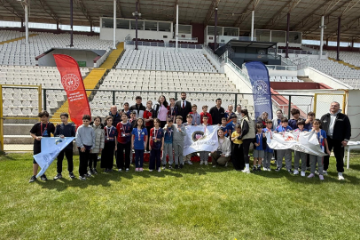 MİNİK RAKETLERDEN BÜYÜK MÜCADELE