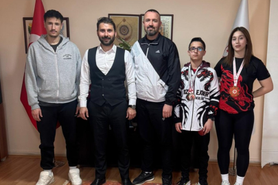 BAŞARILI SPORCULARDAN İLÇE MÜDÜRÜNE ZİYARET