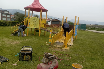 EDREMİT’TE PARKLARA BAKIM VE ONARIM