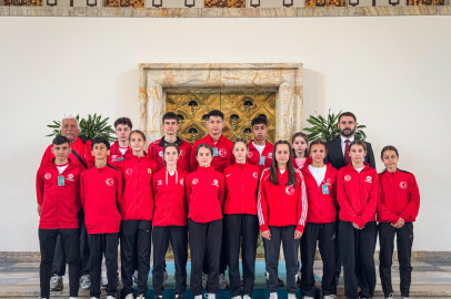 ŞAMPİYON SPORCULAR GAZİ MECLİS’TE AĞIRLANDI