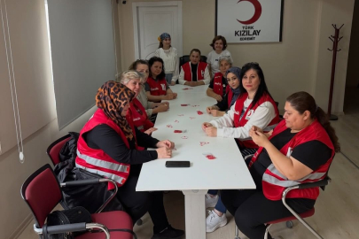 GENÇ KIZILAY’DAN 23 NİSAN’A ÖZEL ANLAMLI HAZIRLIK