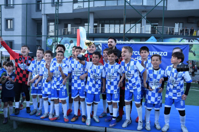 BALIKESİR BŞB U10 TAKIMINDAN ŞAMPİYONLUK
