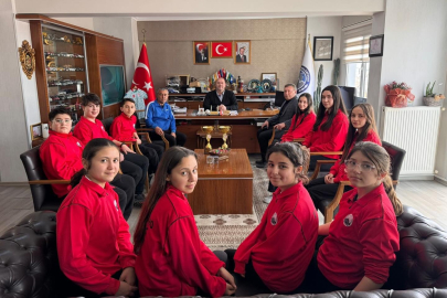 BAŞKAN GÖKSEL, İL BİRİNCİSİ SPORCULARLA BİR ARAYA GELDİ