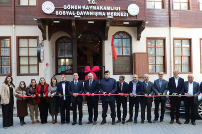 GÖNEN’DE İĞNE OYASI VE KANAVİÇE EL EMEKLERİ SERGİLENDİ