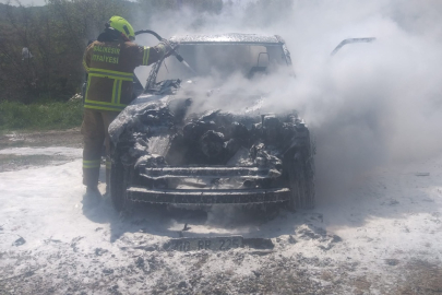 GÖNEN’DE LÜKS ARAÇ KÜLE DÖNDÜ