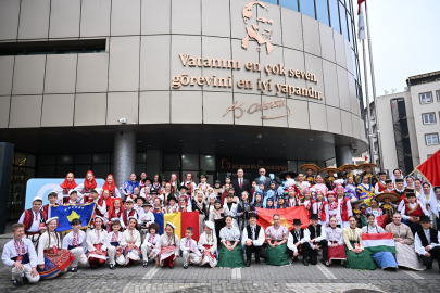 BAŞKAN AKIN’DAN ÜÇ DİLDE SELAMLAMA