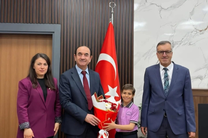 KAYMAKAM ALTINTAŞ’TAN 23 NİSAN’DA ANLAMLI KOLTUK DEVRİ