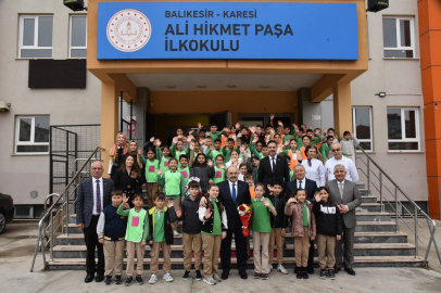 VALİ USTAOĞLU’NDAN ÖĞRENCİLERE BAYRAM ZİYARETİ