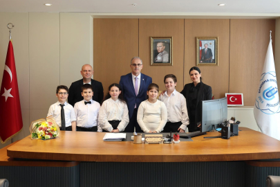 23 NİSAN’DA REKTÖRLÜK KOLTUĞU ÇOCUKLARA EMANET EDİLDİ