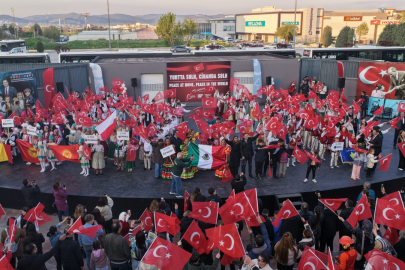 9 ÜLKENİN ÇOCUKLARI AYNI SAHNEDE