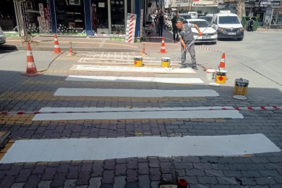 GÖNEN’DE YAYA GEÇİTLERİ YENİLENDİ