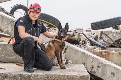 İzmir'de Momo enkaz için eğitiliyor