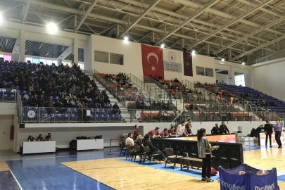BORDO BASKET’TEN TARAFTARA JEST: PLAY-OFF MAÇLARI ÜCRETSİZ