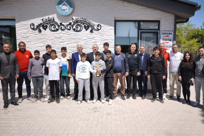 ERDEK’TE ŞAMPİYON ÖĞRENCİLERE ANLAMLI BULUŞMA