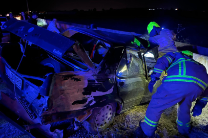 GÖNEN’DE GECE YARISI FECİ KAZA: 2 KİŞİ YARALANDI