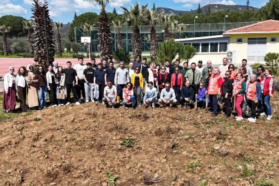 EDREMİT'TE ÖĞRENCİLER DOĞAYA NEFES OLDU