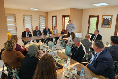 EĞİTİM CAMİASINDAN EMEKLİ MÜDÜRE ANLAMLI VEDA