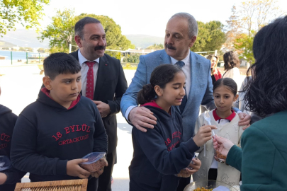 KAYMAKAM GÖÇ OKUL KERMESİNDE ÖĞRENCİLERLE BULUŞTU