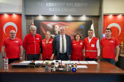 EDREMİT'TE KIZILAY FAALİYETLERİ KONUŞULDU