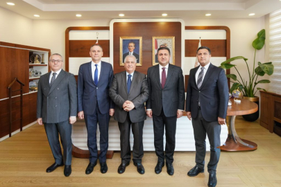 ÖĞRETMENLERİN MESLEKİ GELİŞİMİ İÇİN GÜÇLÜ İŞ BİRLİĞİ