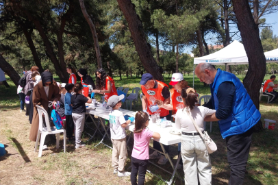 TEMA ATÖLYESİNDE ÇOCUKLAR TOHUM TOPLARI YAPTI