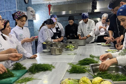 GASTRONOMİ ÖĞRENCİLERİNDEN ZEYTİNYAĞI DENEYİMİ