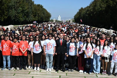 BAŞKAN AKIN VE 1071 BALIKESİRLİ GENÇ ANITKABİR’DE