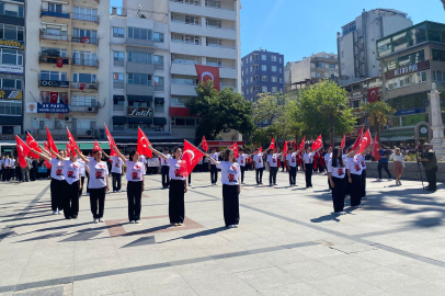 BANDIRMA’DA GENÇLİK BAYRAMI RESMİ TÖRENLE KUTLANDI