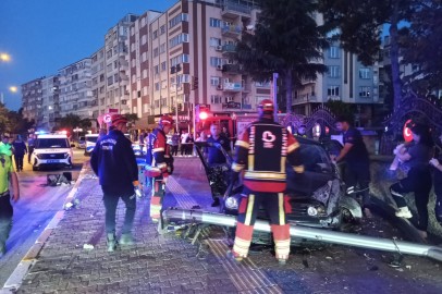 BALIKESİR’DE TEK TARAFLI TRAFİK KAZASI: 1 ÖLÜ, 1 YARALI